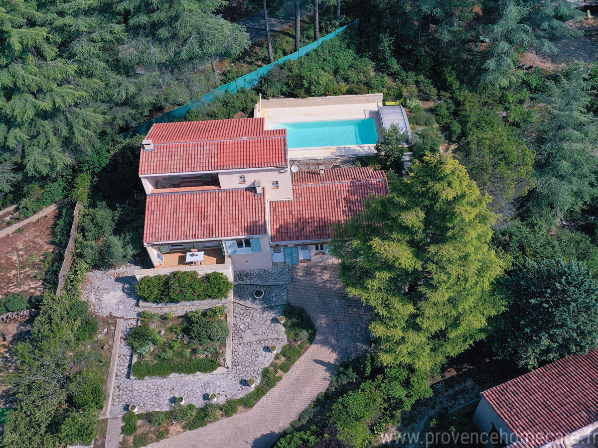 Saint Etienne les Orgues – Maison 120 m2-jardin-piscine- 376 000€ FAI