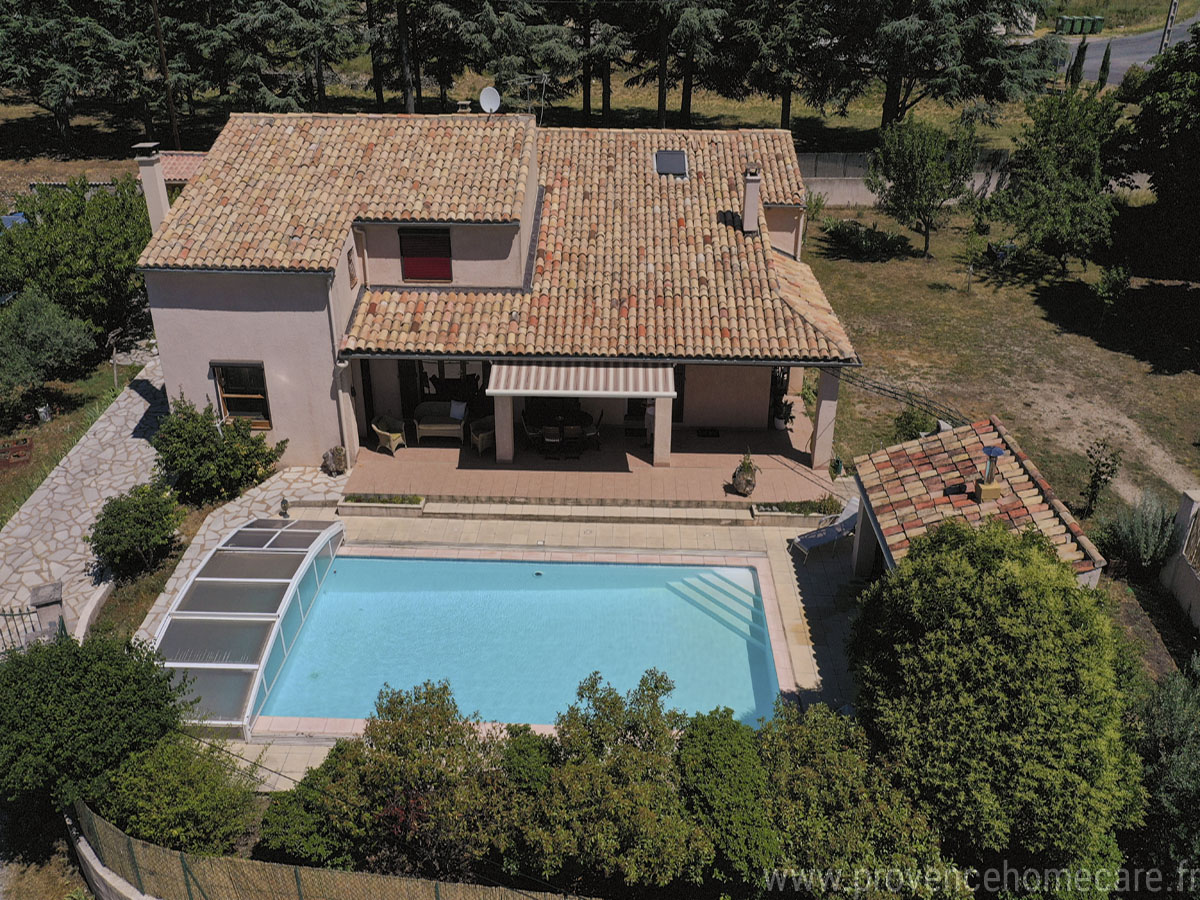 Saint Etienne les Orgues – Maison 210 m2-jardin-piscine -474 000€ FAI