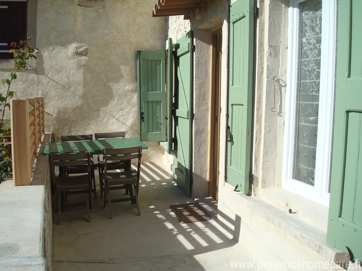 lus-de-prouvenco-terrasse-maison-barbecue-gite-rural-confort-nature-randonnee-location-saisonniere-vacances-petit-prix-luberon-forcalquier-provence-home-care lus-de-prouvenco-terrasse-maison-barbecue-gite-rural-confort-nature-randonnee-location-saisonniere-vacances-petit-prix-luberon-forcalquier-provence-home-care